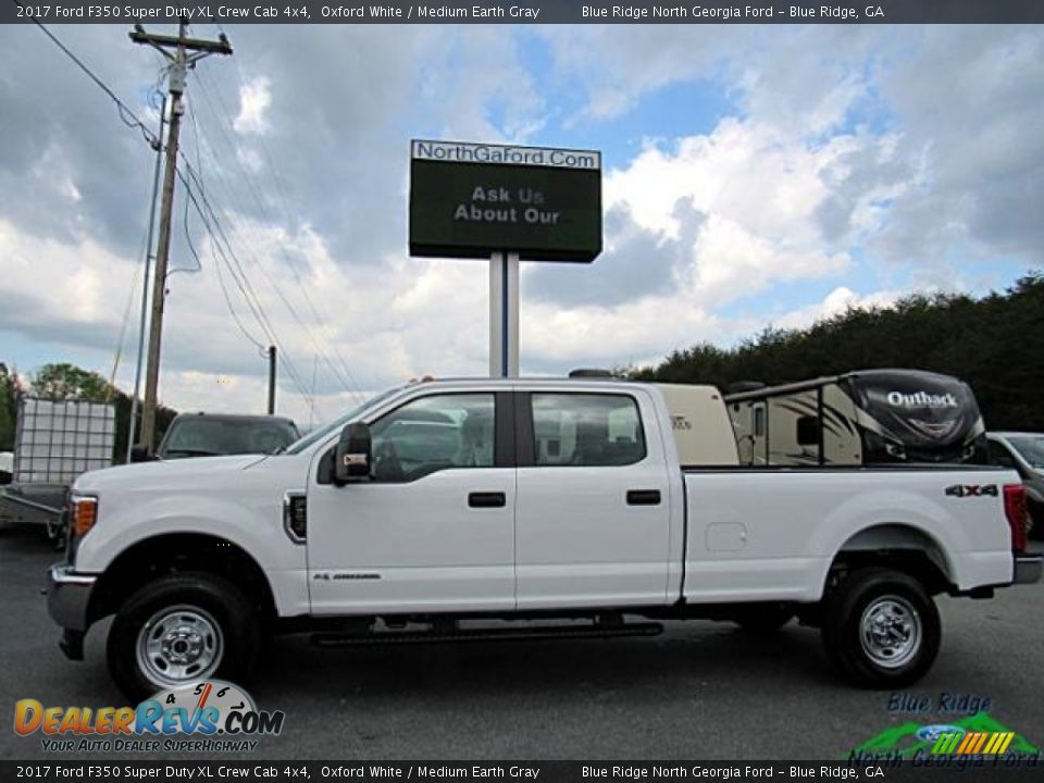 2017 Ford F350 Super Duty XL Crew Cab 4x4 Oxford White / Medium Earth Gray Photo #2