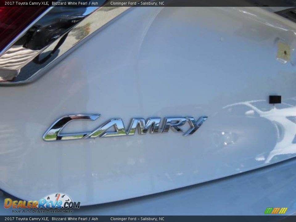 2017 Toyota Camry XLE Blizzard White Pearl / Ash Photo #24