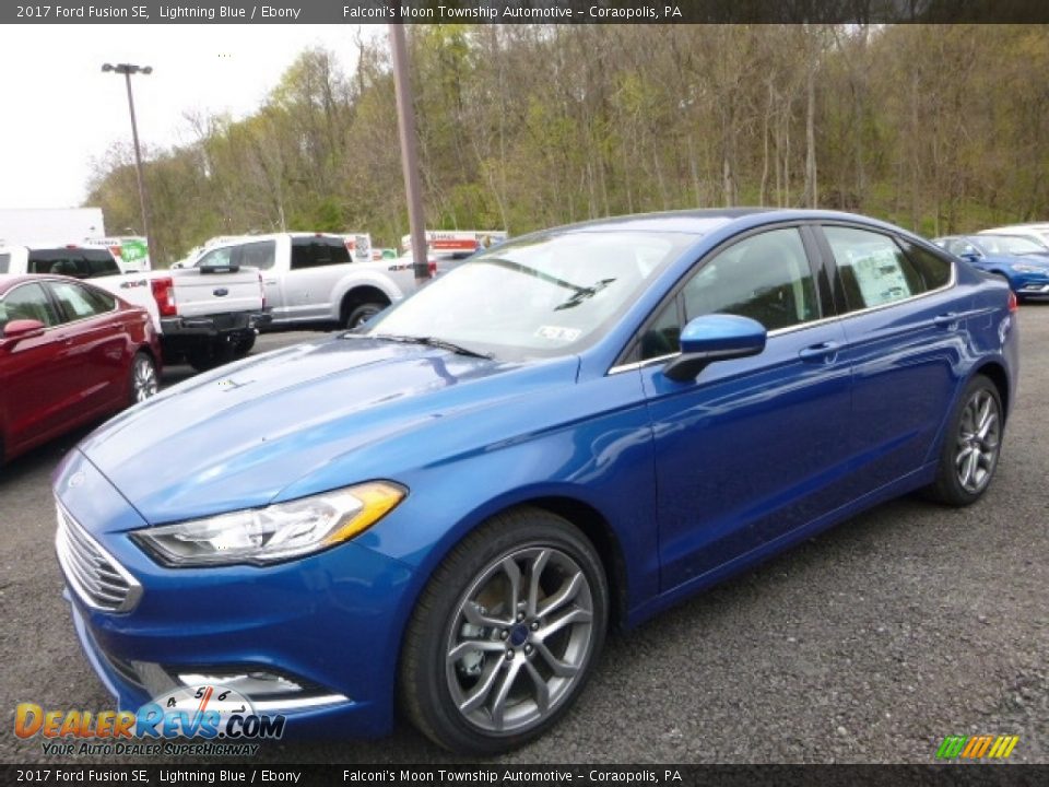 Front 3/4 View of 2017 Ford Fusion SE Photo #5