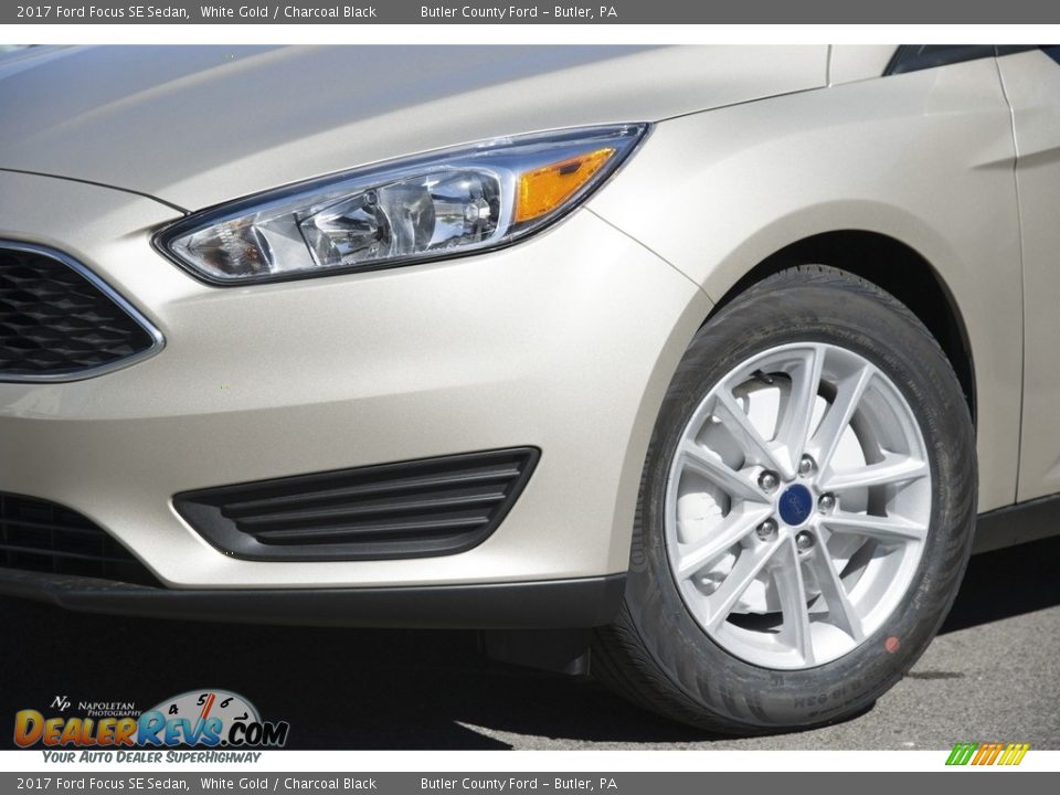 2017 Ford Focus SE Sedan White Gold / Charcoal Black Photo #2
