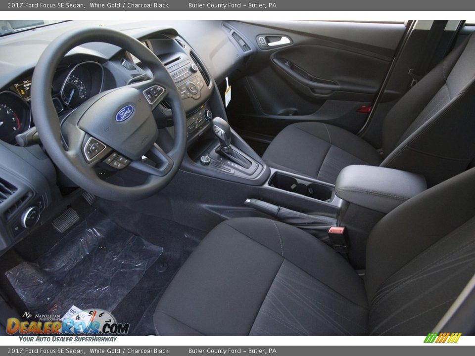 2017 Ford Focus SE Sedan White Gold / Charcoal Black Photo #5