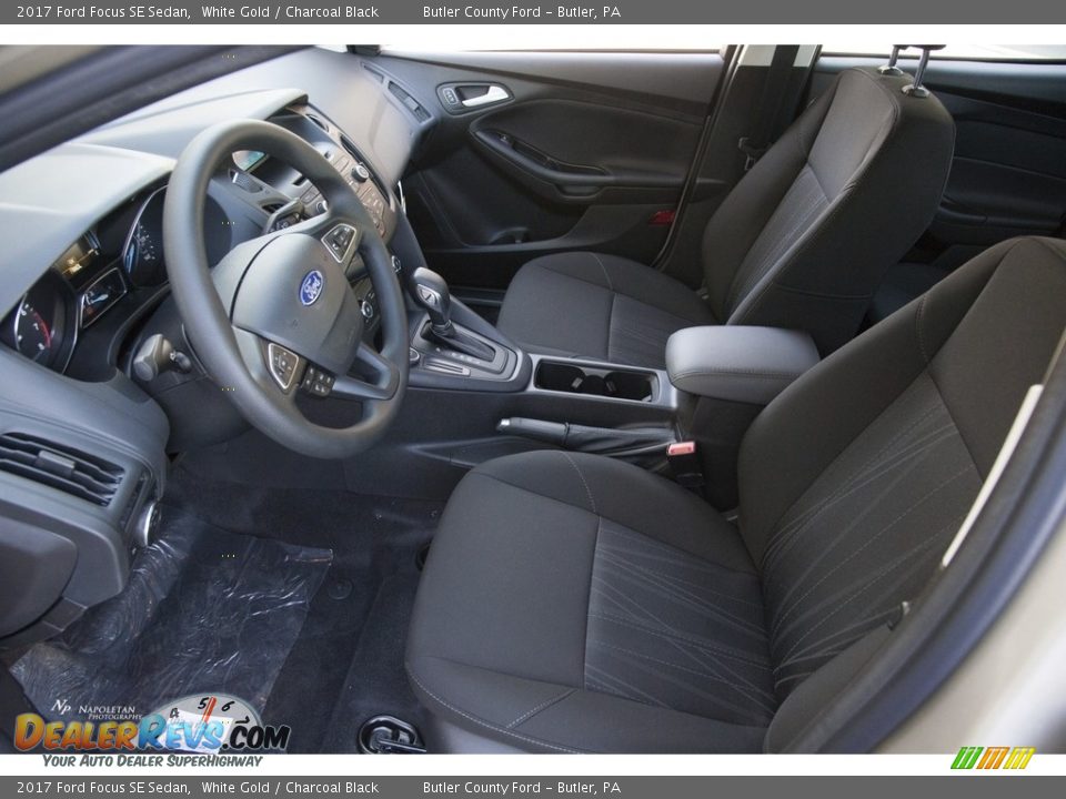2017 Ford Focus SE Sedan White Gold / Charcoal Black Photo #6