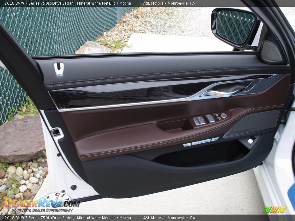 Door Panel of 2018 BMW 7 Series 750i xDrive Sedan Photo #10