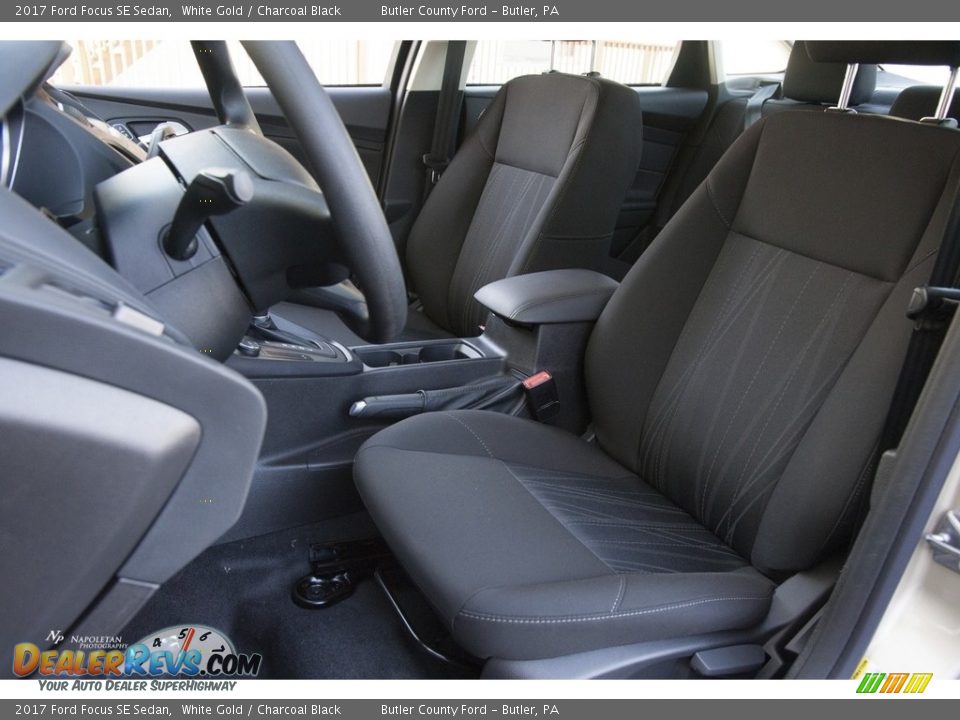 2017 Ford Focus SE Sedan White Gold / Charcoal Black Photo #7