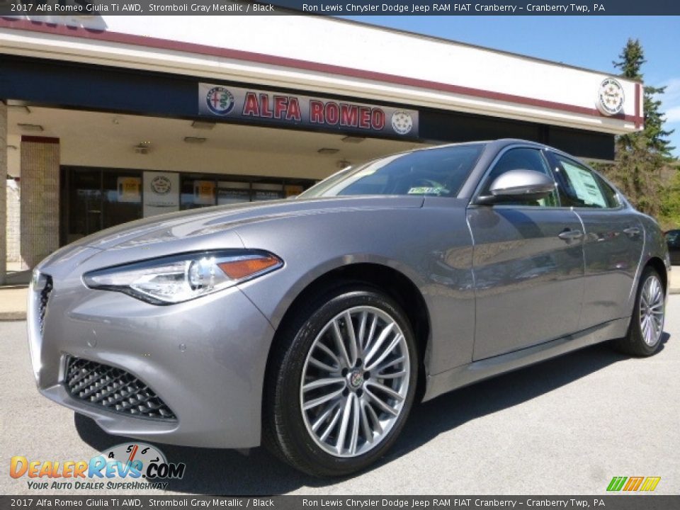 Front 3/4 View of 2017 Alfa Romeo Giulia Ti AWD Photo #2