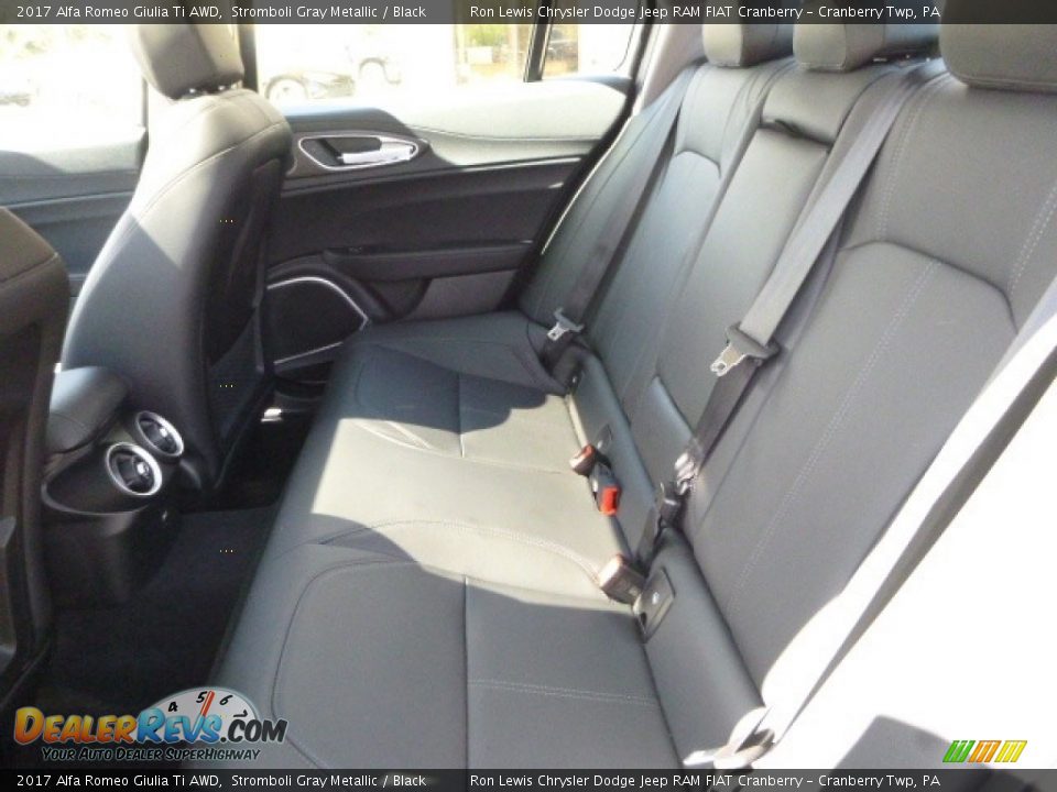2017 Alfa Romeo Giulia Ti AWD Stromboli Gray Metallic / Black Photo #17