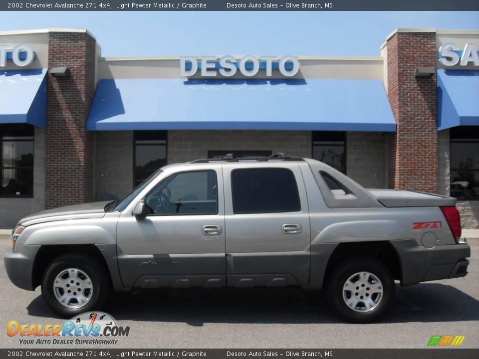 2002 Chevrolet Avalanche Z71 4x4 Light Pewter Metallic / Graphite Photo #1
