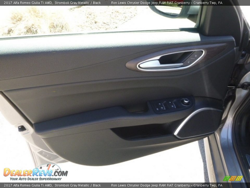 2017 Alfa Romeo Giulia Ti AWD Stromboli Gray Metallic / Black Photo #21