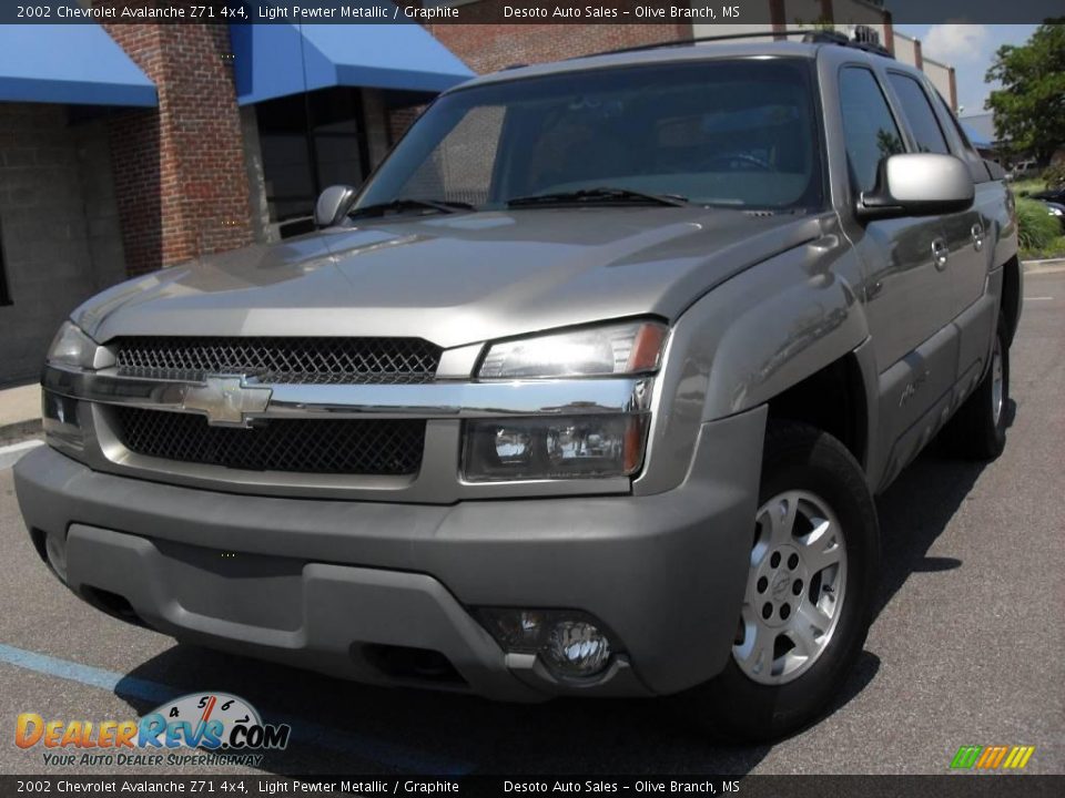 2002 Chevrolet Avalanche Z71 4x4 Light Pewter Metallic / Graphite Photo #2