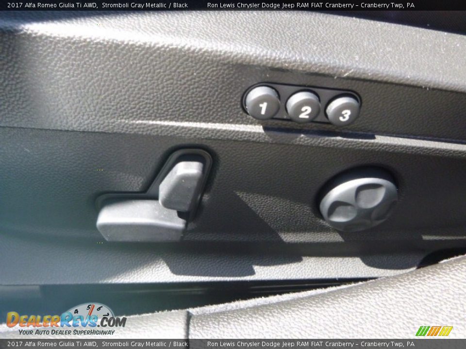 2017 Alfa Romeo Giulia Ti AWD Stromboli Gray Metallic / Black Photo #23