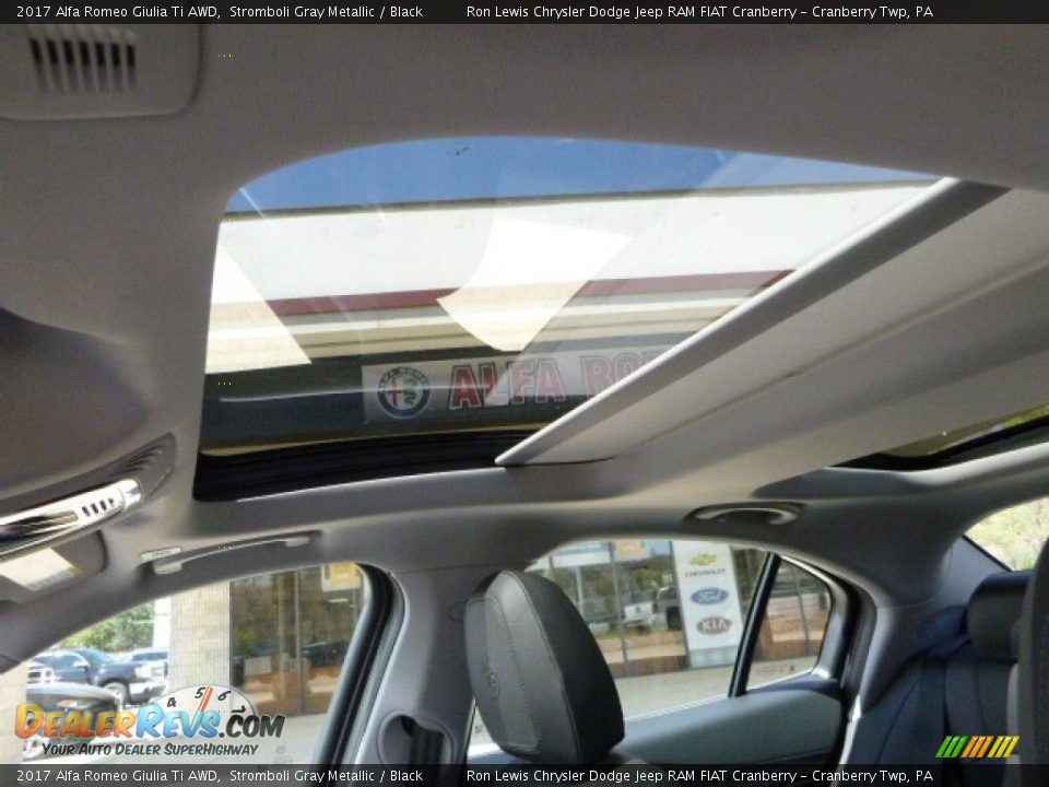 2017 Alfa Romeo Giulia Ti AWD Stromboli Gray Metallic / Black Photo #28