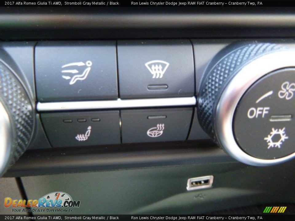 2017 Alfa Romeo Giulia Ti AWD Stromboli Gray Metallic / Black Photo #29
