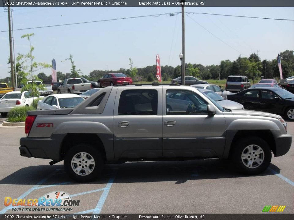 2002 Chevrolet Avalanche Z71 4x4 Light Pewter Metallic / Graphite Photo #5