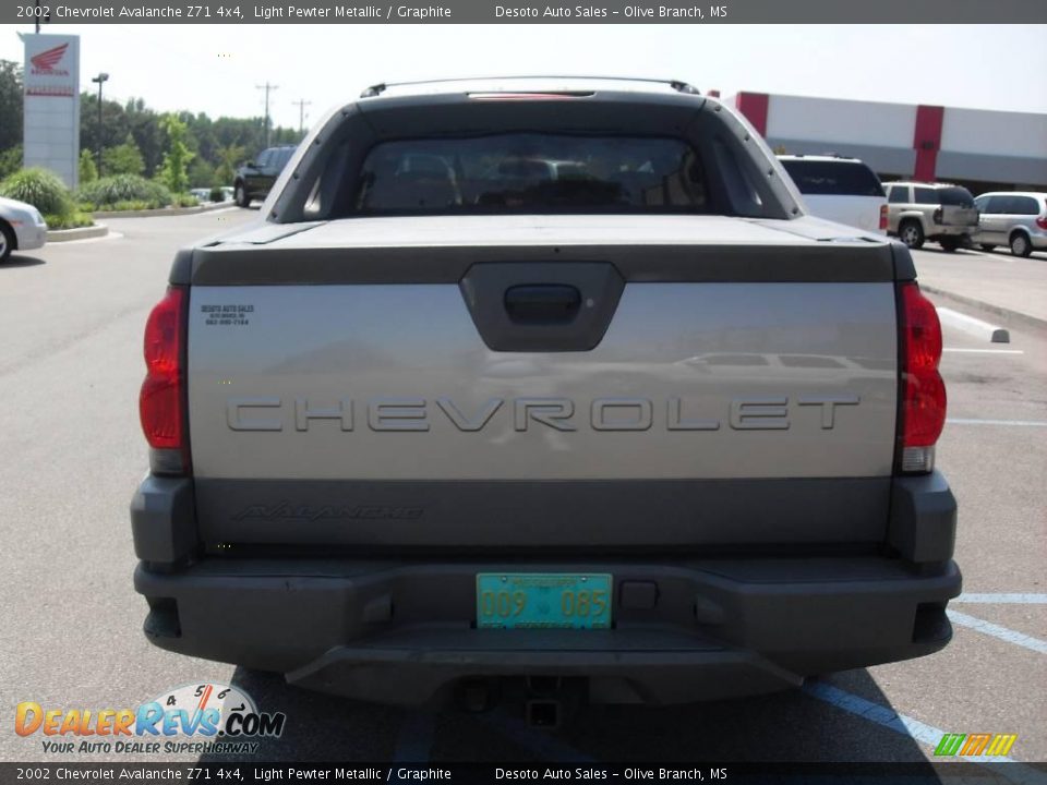 2002 Chevrolet Avalanche Z71 4x4 Light Pewter Metallic / Graphite Photo #7