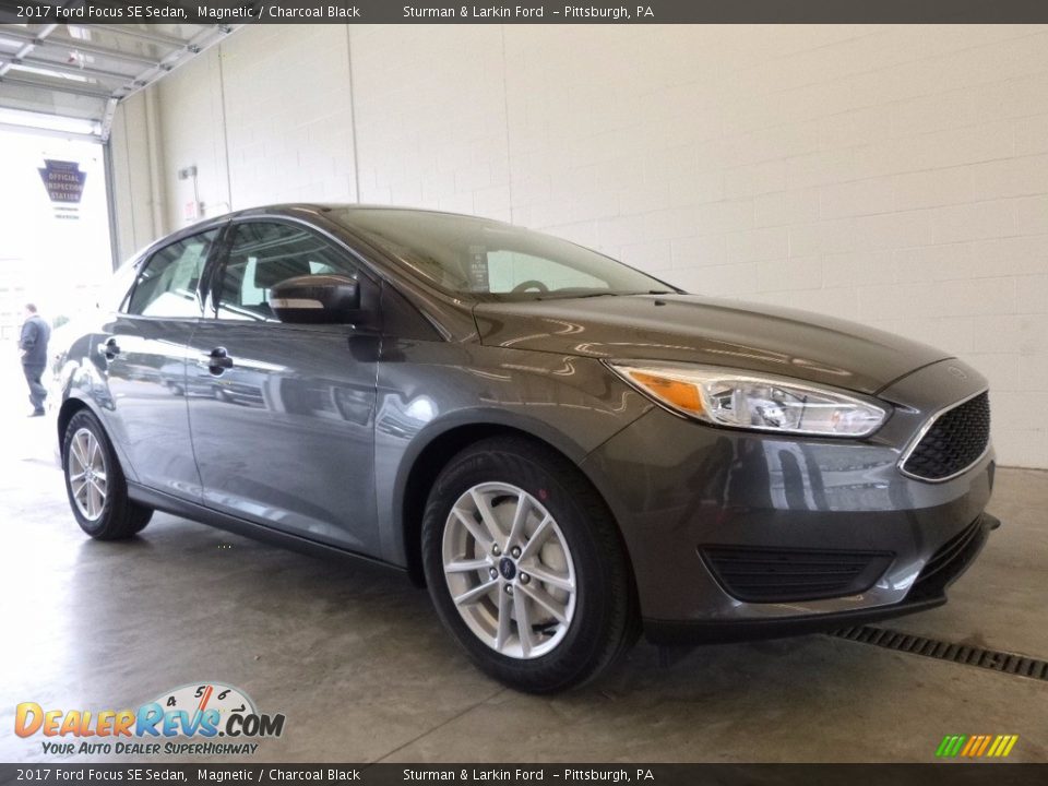 2017 Ford Focus SE Sedan Magnetic / Charcoal Black Photo #1