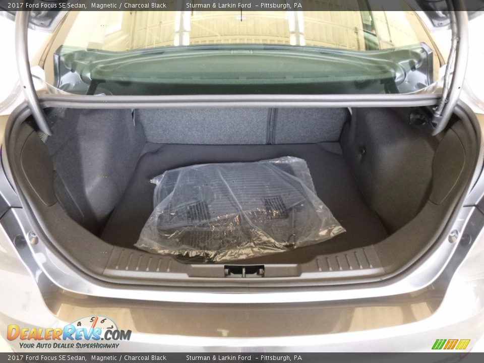 2017 Ford Focus SE Sedan Magnetic / Charcoal Black Photo #3