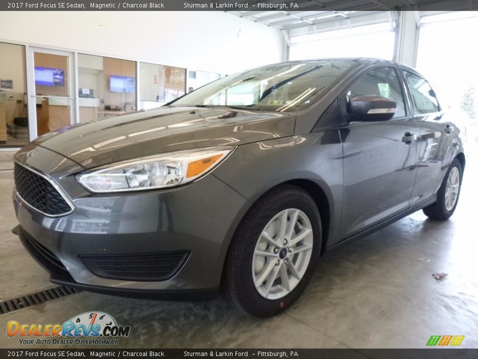 2017 Ford Focus SE Sedan Magnetic / Charcoal Black Photo #5