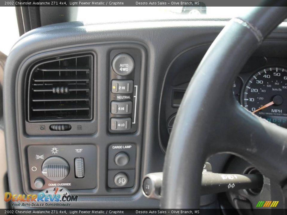 2002 Chevrolet Avalanche Z71 4x4 Light Pewter Metallic / Graphite Photo #11