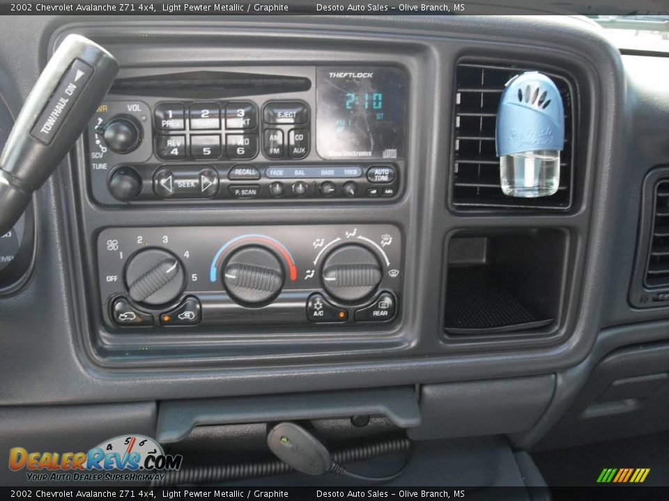 2002 Chevrolet Avalanche Z71 4x4 Light Pewter Metallic / Graphite Photo #12