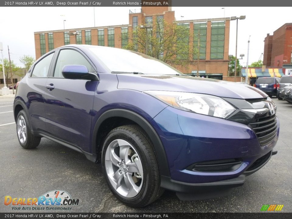Front 3/4 View of 2017 Honda HR-V LX AWD Photo #1