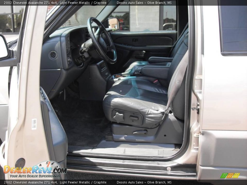 2002 Chevrolet Avalanche Z71 4x4 Light Pewter Metallic / Graphite Photo #15