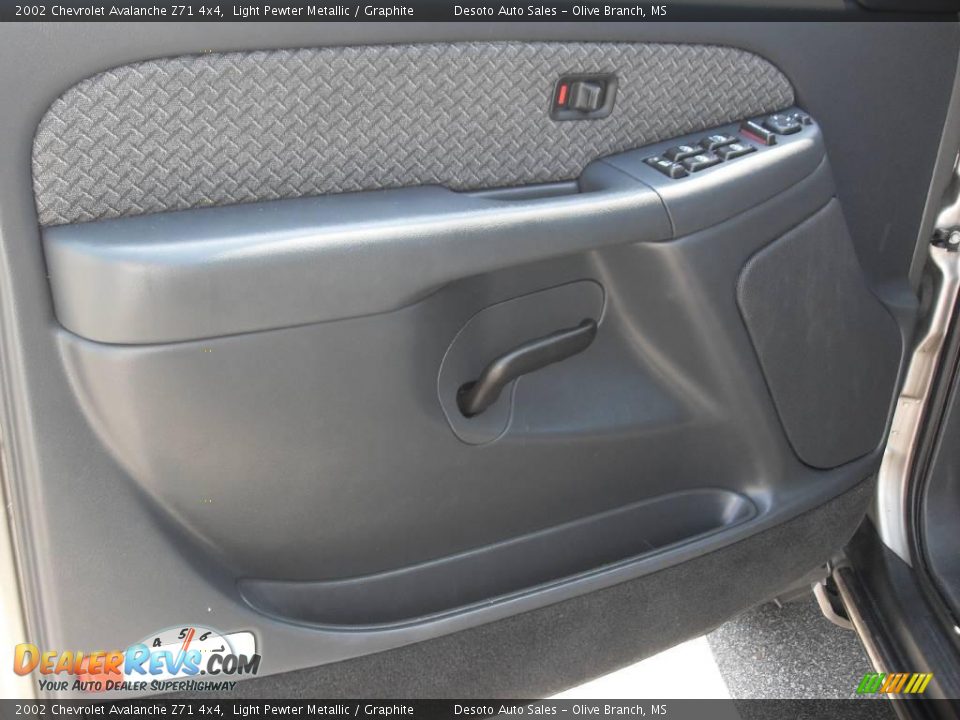 2002 Chevrolet Avalanche Z71 4x4 Light Pewter Metallic / Graphite Photo #16
