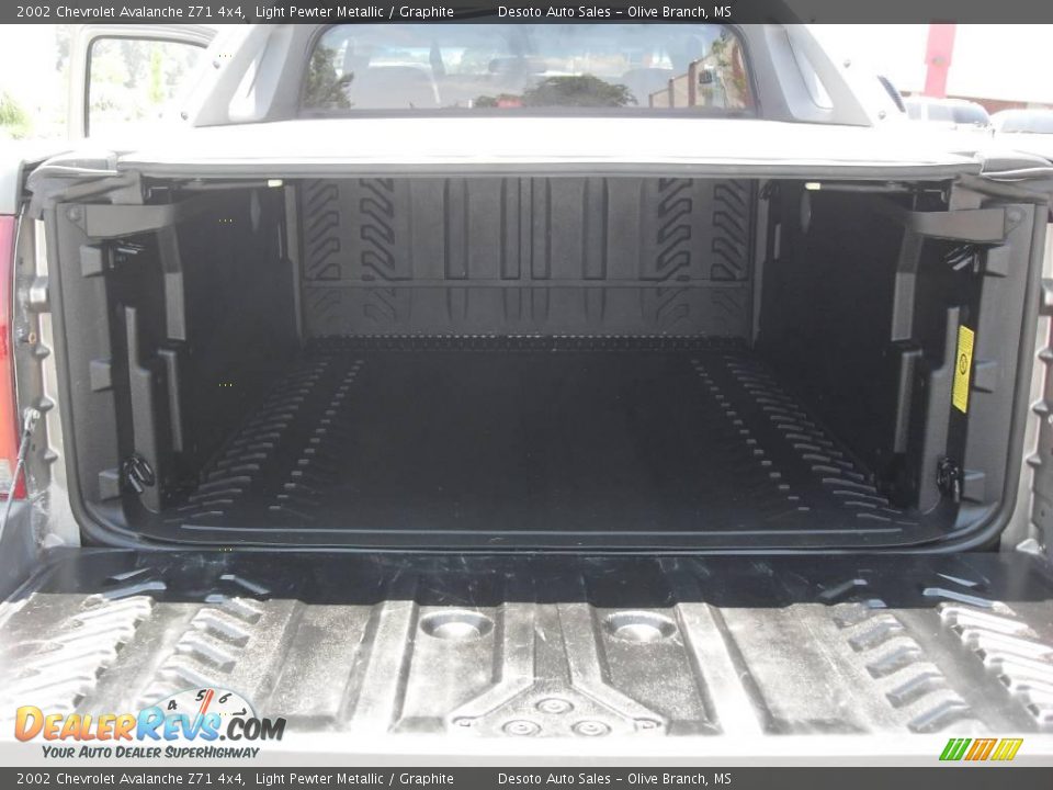 2002 Chevrolet Avalanche Z71 4x4 Light Pewter Metallic / Graphite Photo #17