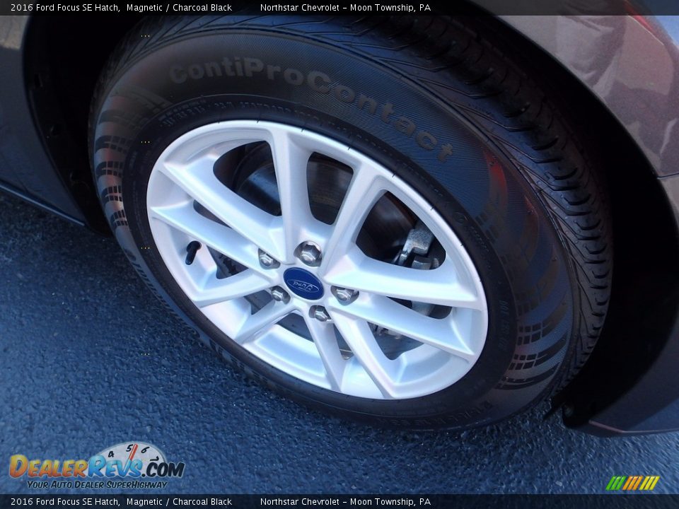 2016 Ford Focus SE Hatch Magnetic / Charcoal Black Photo #14