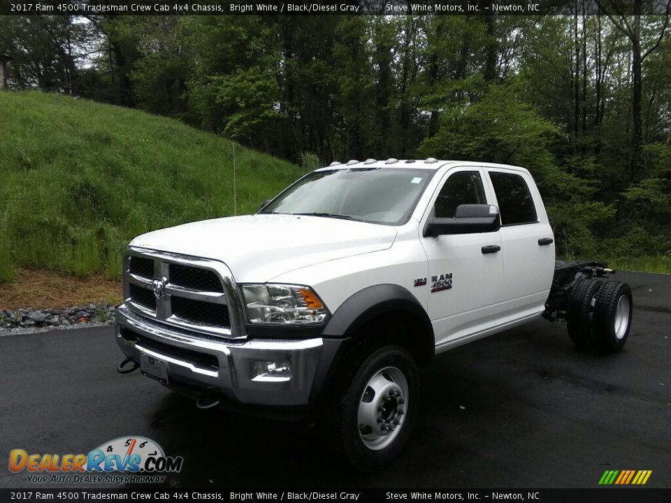 Front 3/4 View of 2017 Ram 4500 Tradesman Crew Cab 4x4 Chassis Photo #2