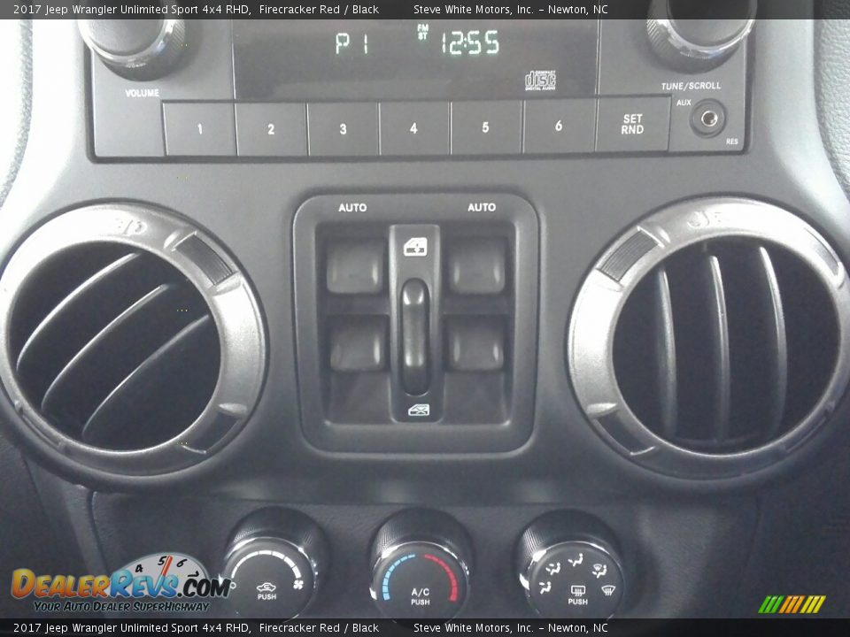 Controls of 2017 Jeep Wrangler Unlimited Sport 4x4 RHD Photo #18