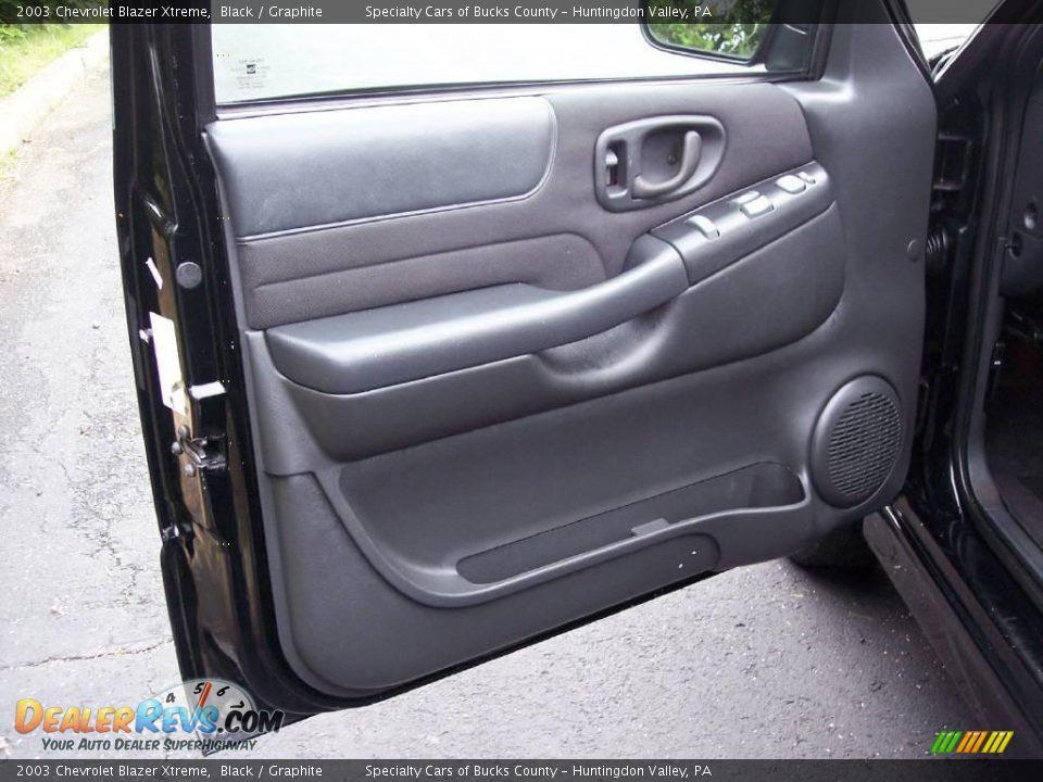 2003 Chevrolet Blazer Xtreme Black / Graphite Photo #33