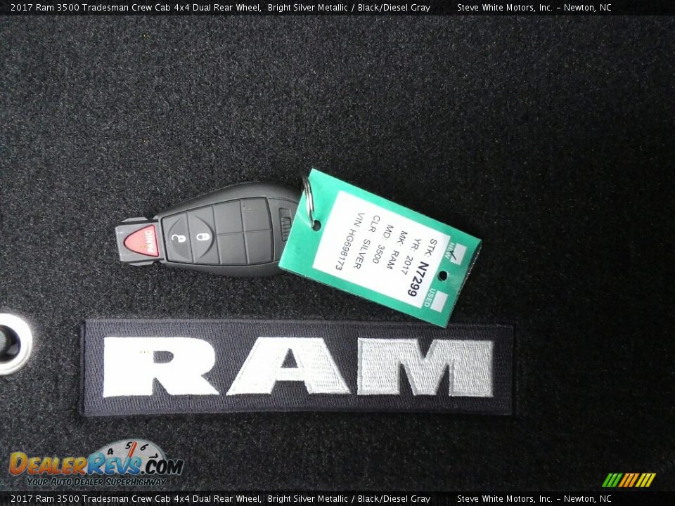 2017 Ram 3500 Tradesman Crew Cab 4x4 Dual Rear Wheel Bright Silver Metallic / Black/Diesel Gray Photo #31