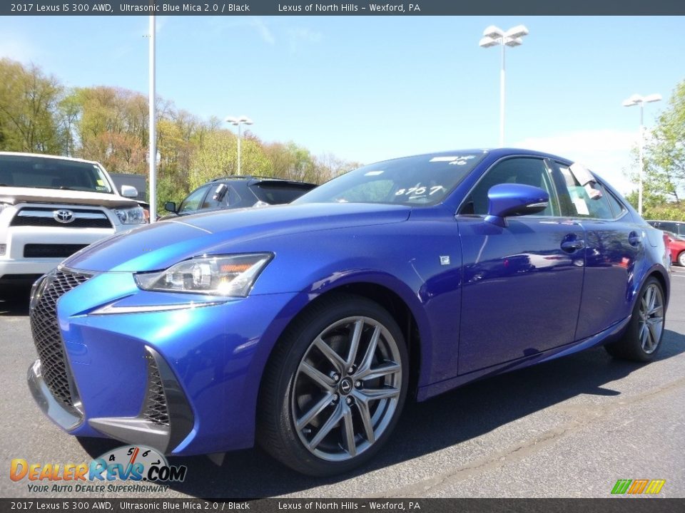 Front 3/4 View of 2017 Lexus IS 300 AWD Photo #4