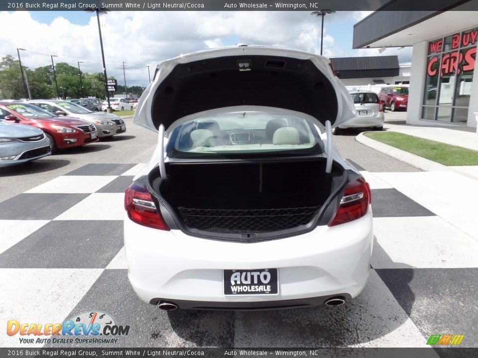 2016 Buick Regal Regal Group Summit White / Light Neutral/Cocoa Photo #5