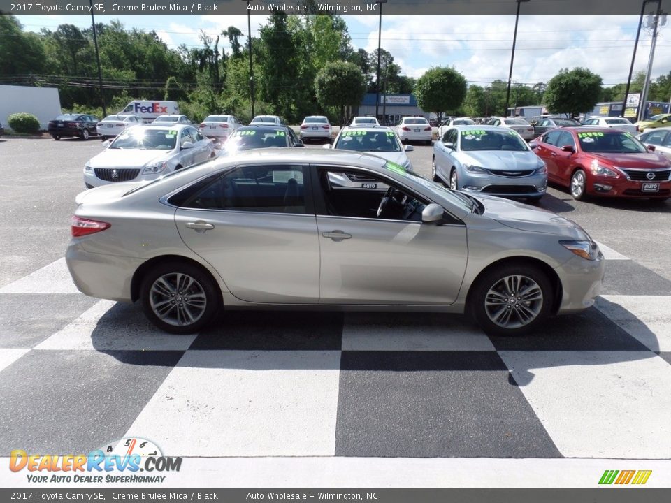 2017 Toyota Camry SE Creme Brulee Mica / Black Photo #3