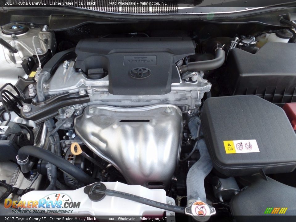 2017 Toyota Camry SE Creme Brulee Mica / Black Photo #6