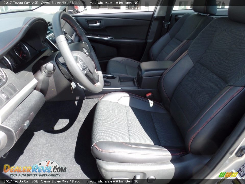 2017 Toyota Camry SE Creme Brulee Mica / Black Photo #11