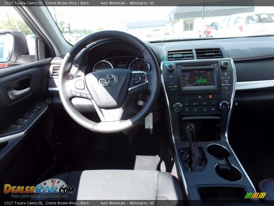 2017 Toyota Camry SE Creme Brulee Mica / Black Photo #15