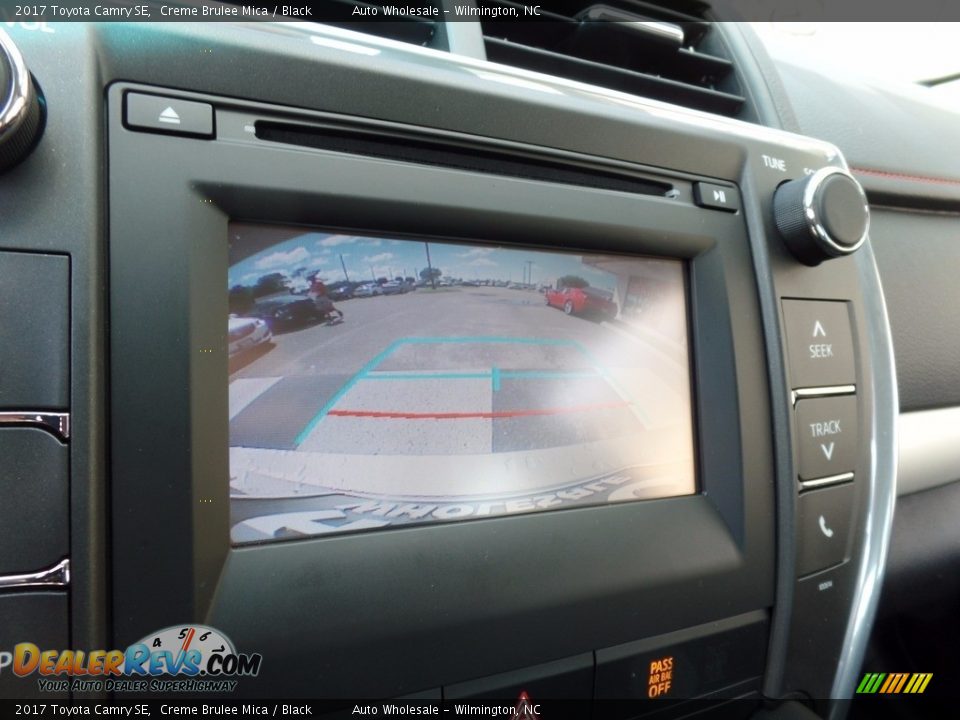 2017 Toyota Camry SE Creme Brulee Mica / Black Photo #18