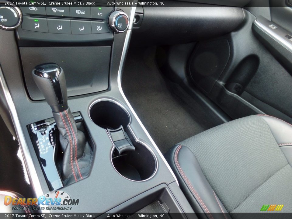 2017 Toyota Camry SE Creme Brulee Mica / Black Photo #19