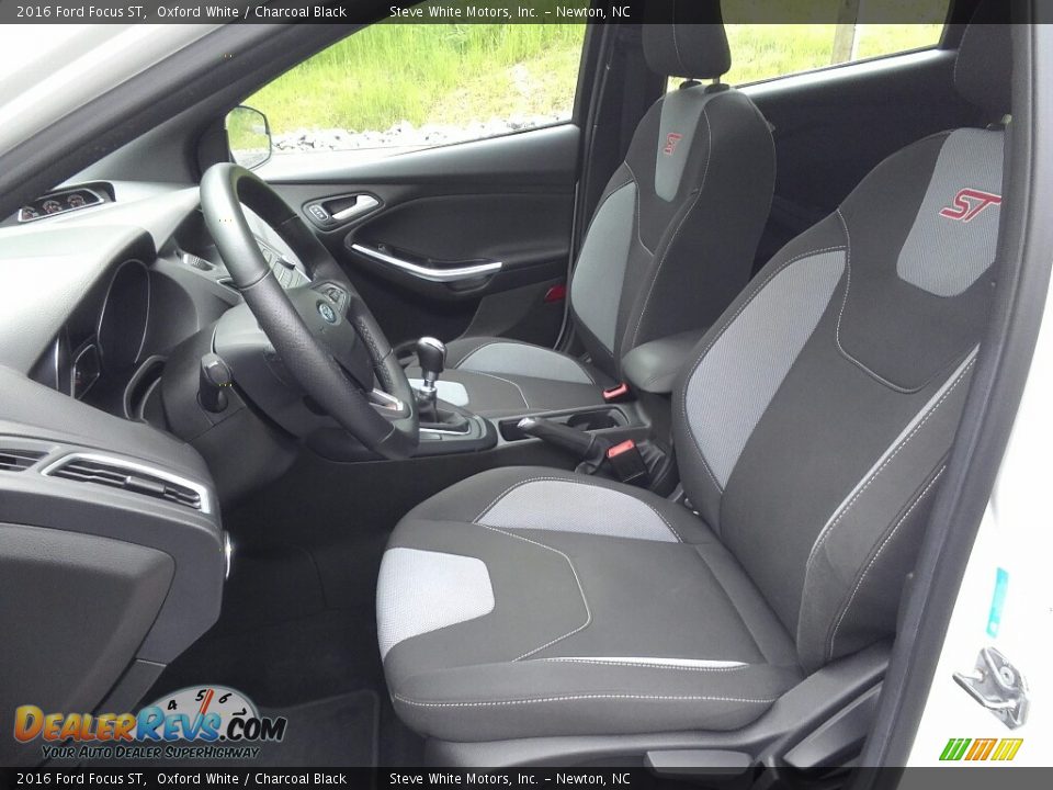 2016 Ford Focus ST Oxford White / Charcoal Black Photo #24