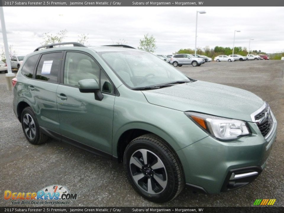 Front 3/4 View of 2017 Subaru Forester 2.5i Premium Photo #1