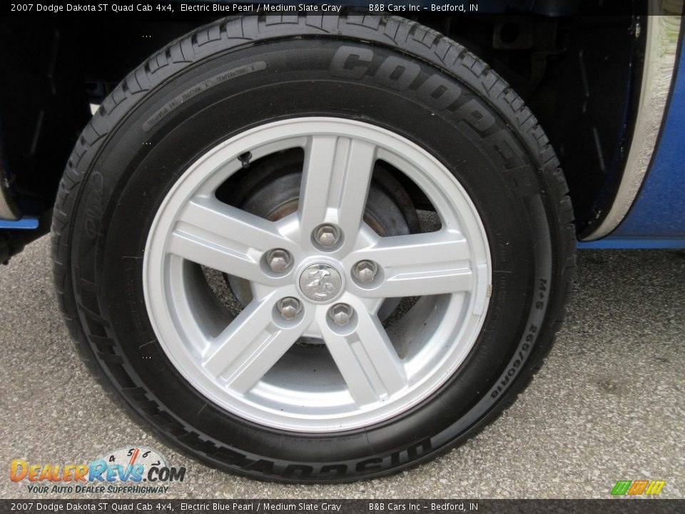2007 Dodge Dakota ST Quad Cab 4x4 Electric Blue Pearl / Medium Slate Gray Photo #9