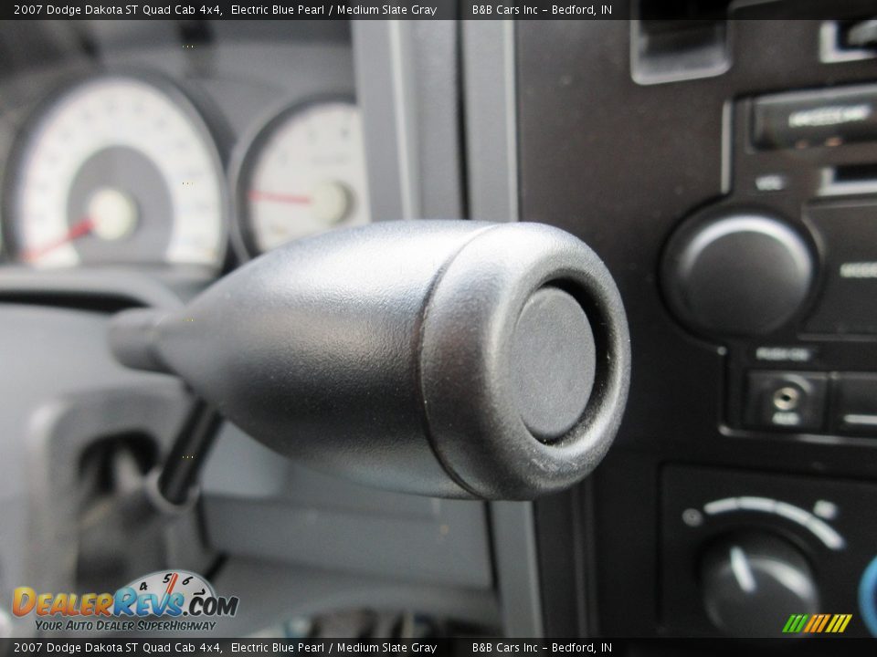 2007 Dodge Dakota ST Quad Cab 4x4 Electric Blue Pearl / Medium Slate Gray Photo #36