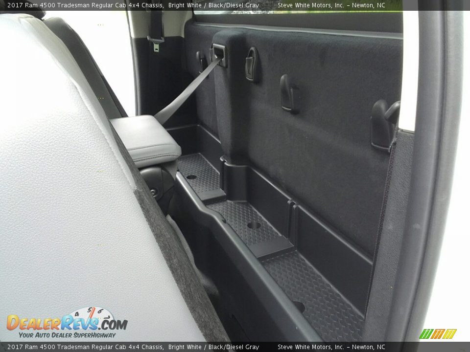 2017 Ram 4500 Tradesman Regular Cab 4x4 Chassis Bright White / Black/Diesel Gray Photo #26