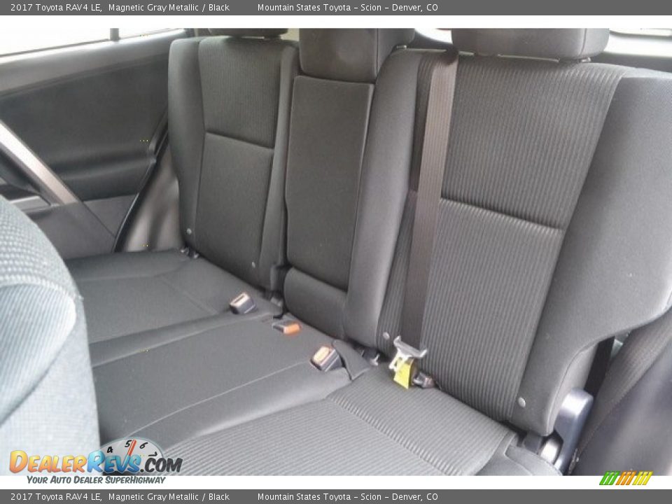 2017 Toyota RAV4 LE Magnetic Gray Metallic / Black Photo #7