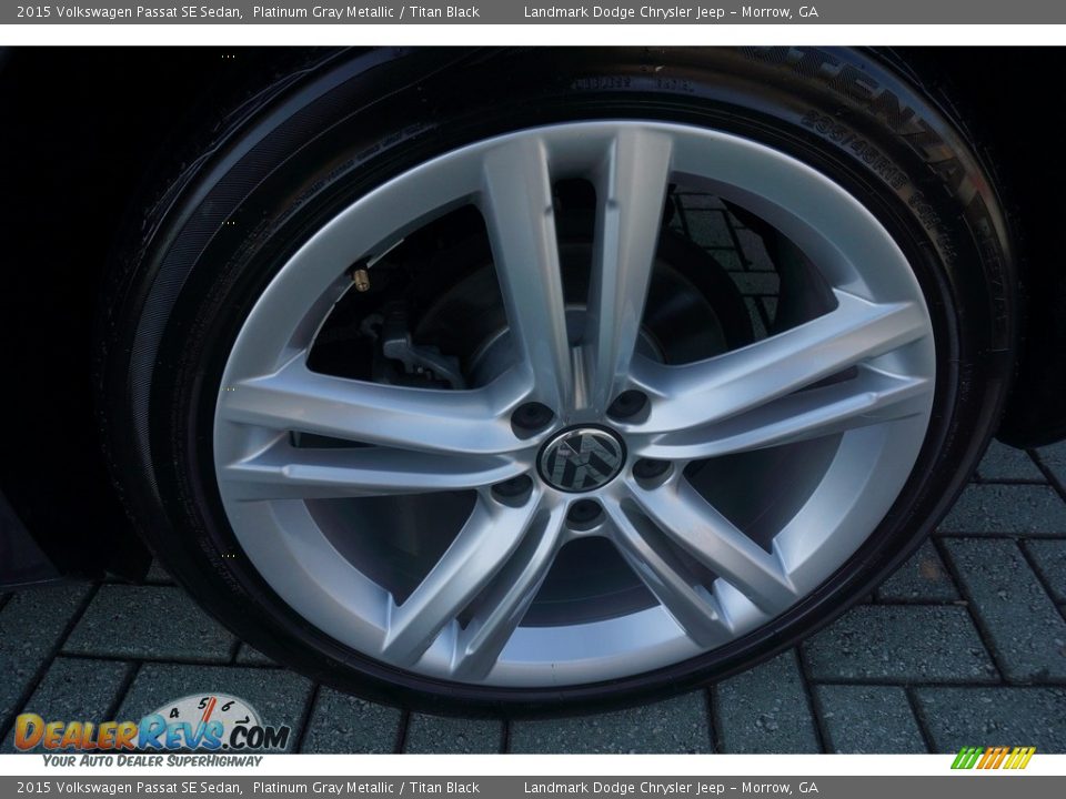 2015 Volkswagen Passat SE Sedan Platinum Gray Metallic / Titan Black Photo #16