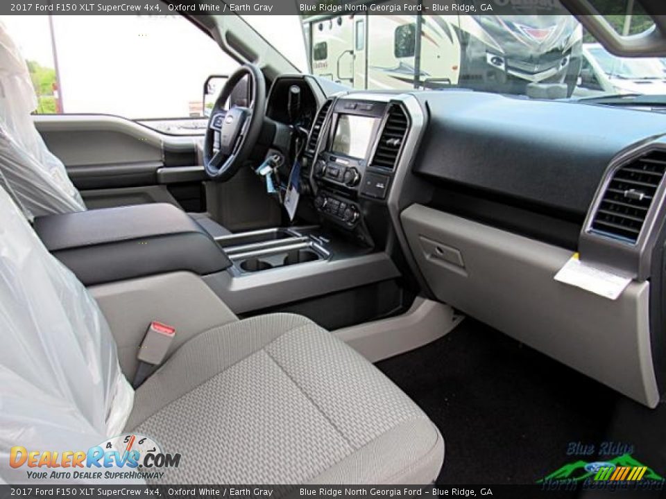 2017 Ford F150 XLT SuperCrew 4x4 Oxford White / Earth Gray Photo #31