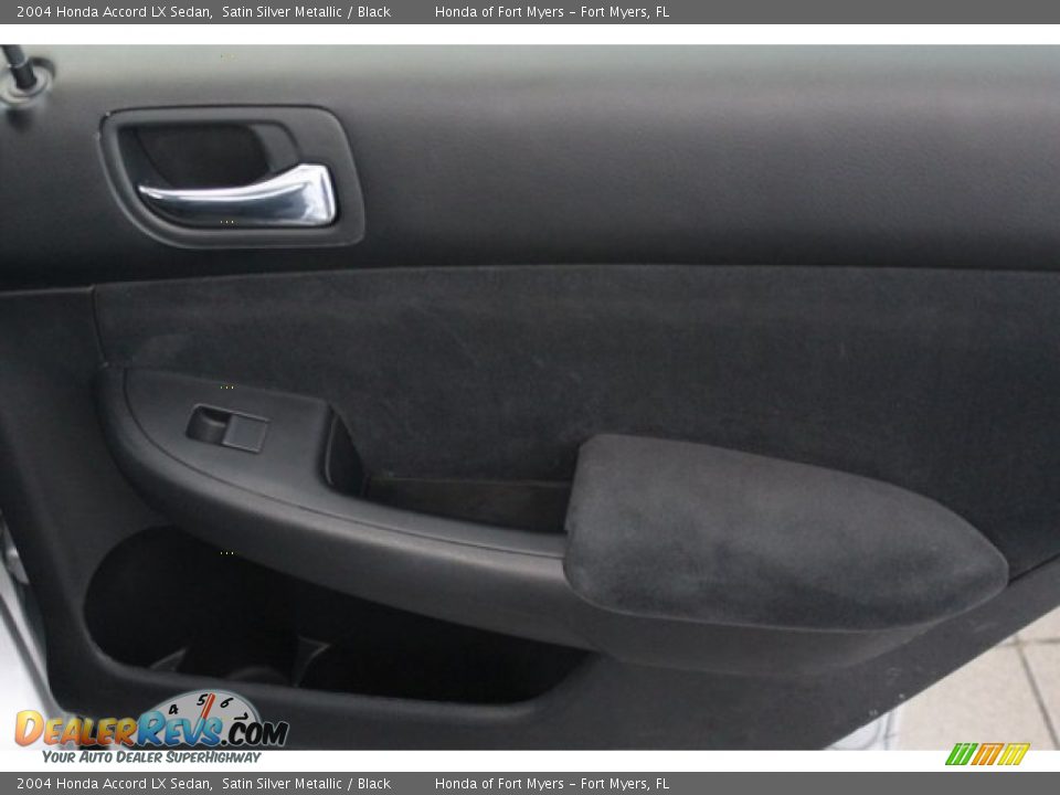 2004 Honda Accord LX Sedan Satin Silver Metallic / Black Photo #25