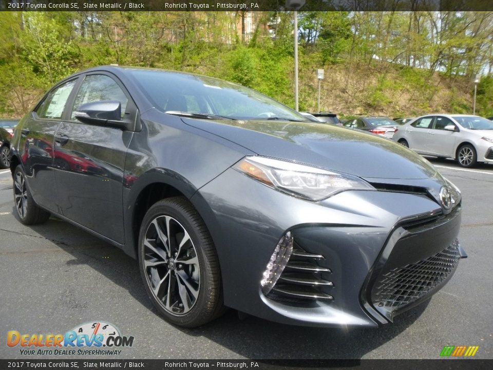 Front 3/4 View of 2017 Toyota Corolla SE Photo #1